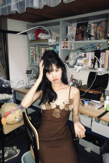 女大学生沙龙室在线